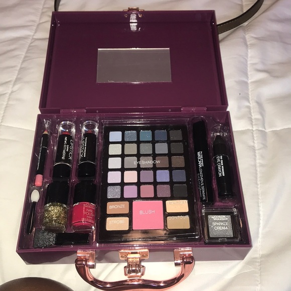 Makeup - Picture 4 of 4